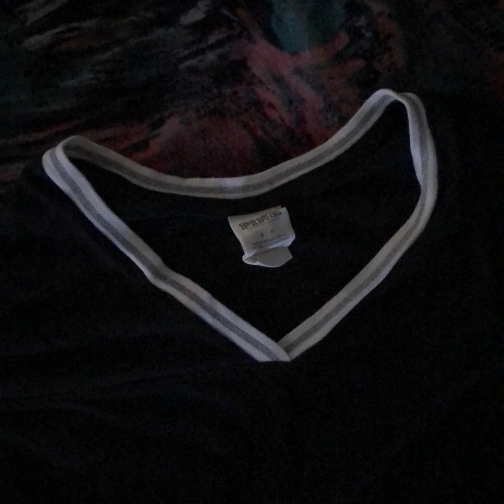 PINK V-neck tee Small - Picture 4 of 5